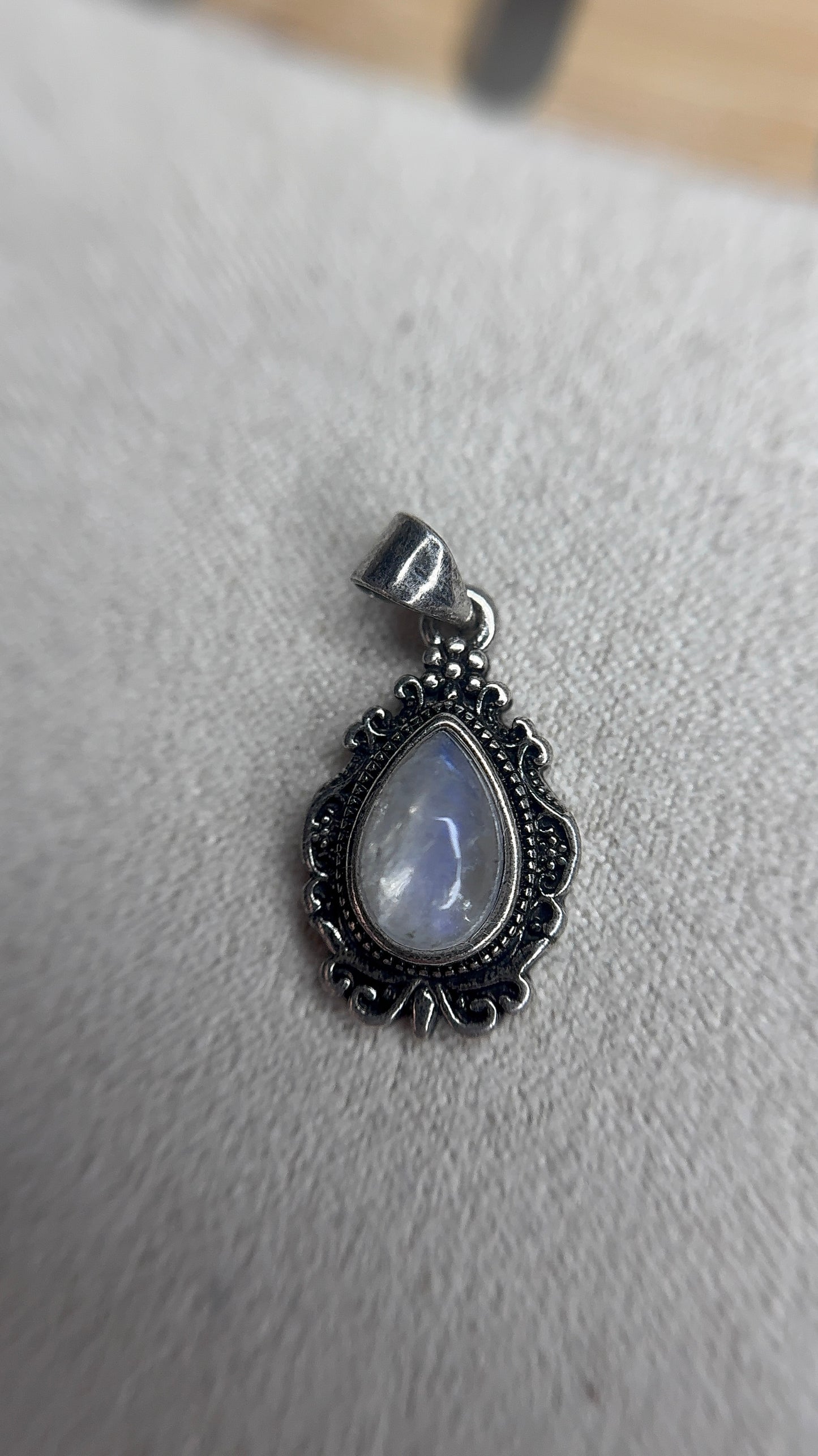 Pendentif en pierre de lune