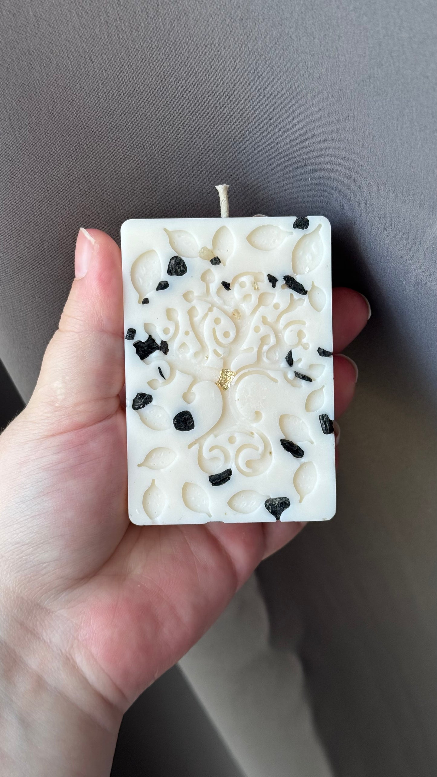 Bougie arbre de vie et éclat de pierres