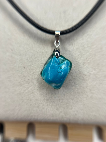 Pendentifs et bague en malachite chrysocolle