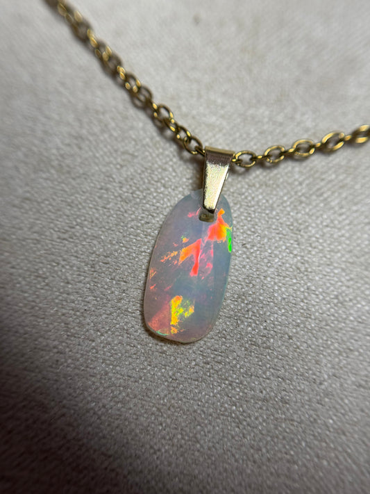 MINI Pendentif en opale d’Éthiopie