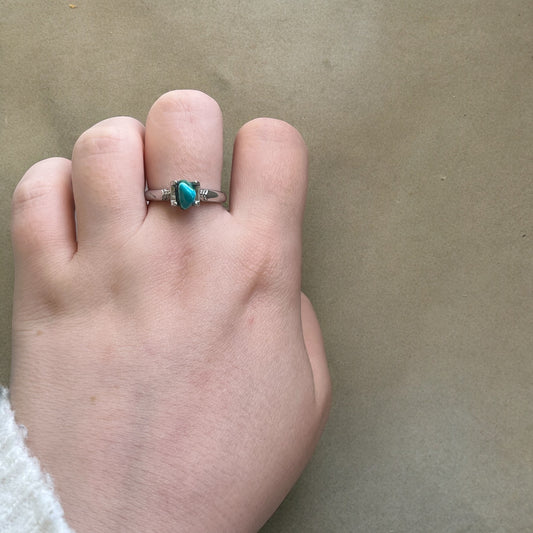 Pendentifs et bague en malachite chrysocolle