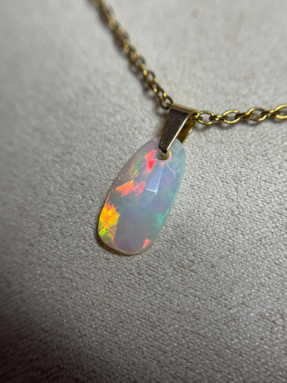 MINI Pendentif en opale d’Éthiopie