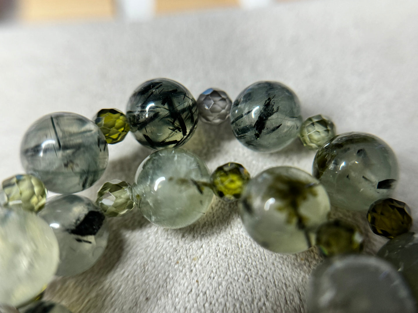 Prehnite et zircon