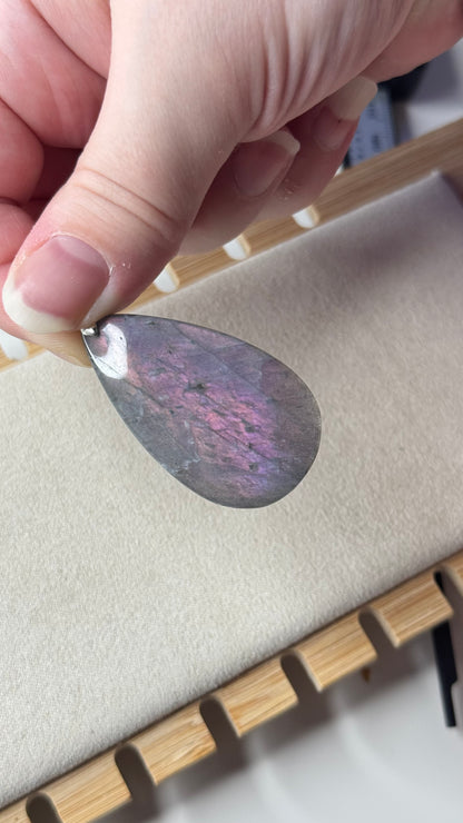 Pendentif en labradorite violette