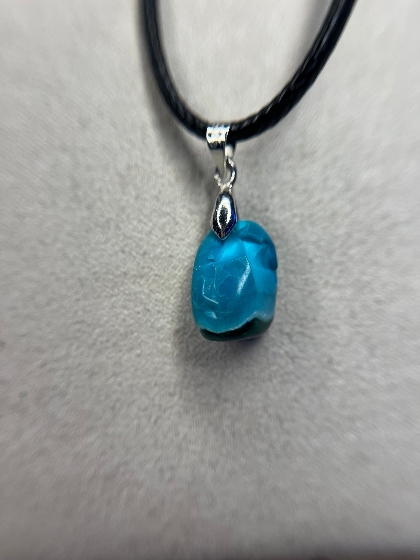 Pendentifs et bague en malachite chrysocolle