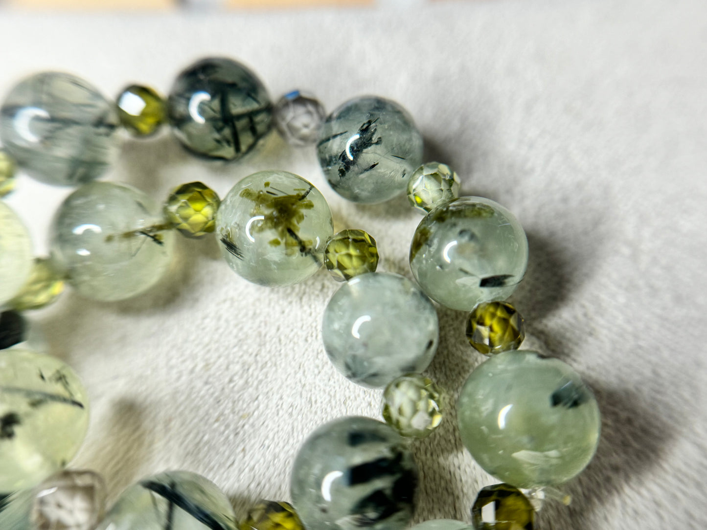 Prehnite et zircon