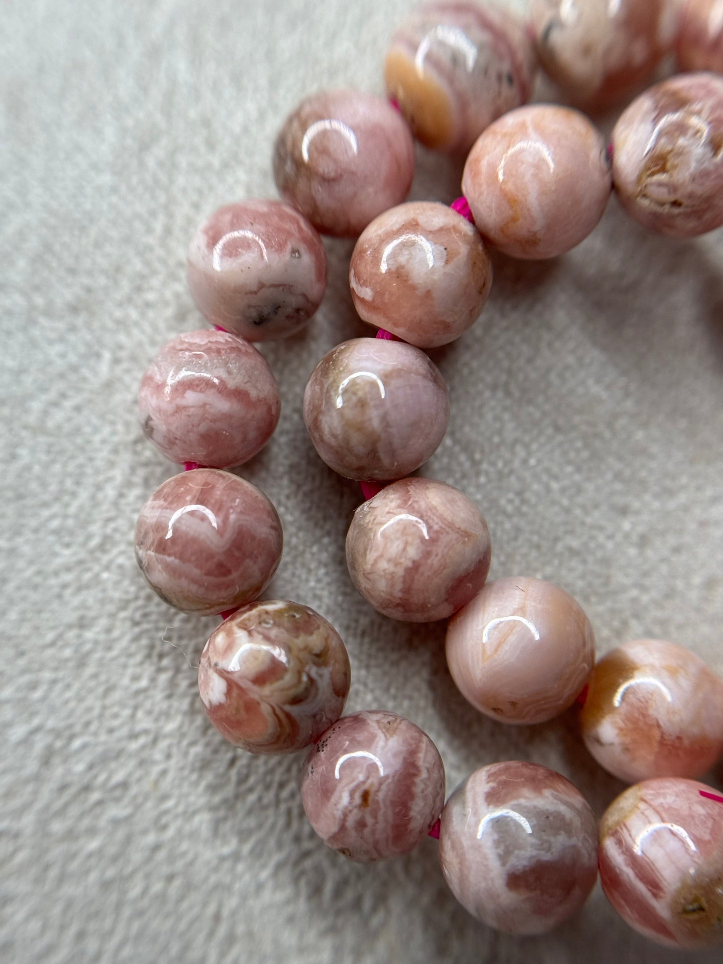 Rhodochrosite bord de roche