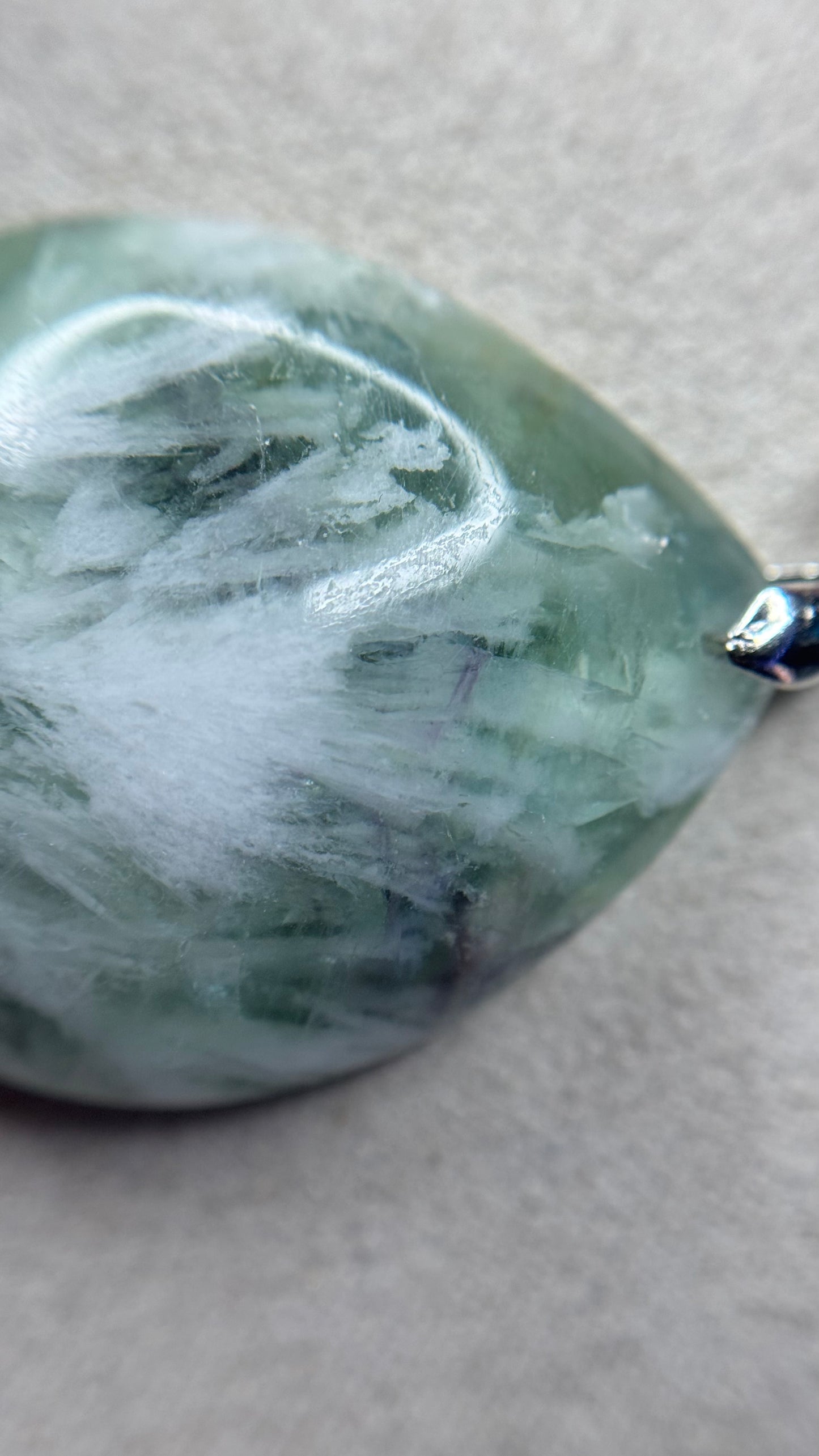 Pendentifs en fluorite plume