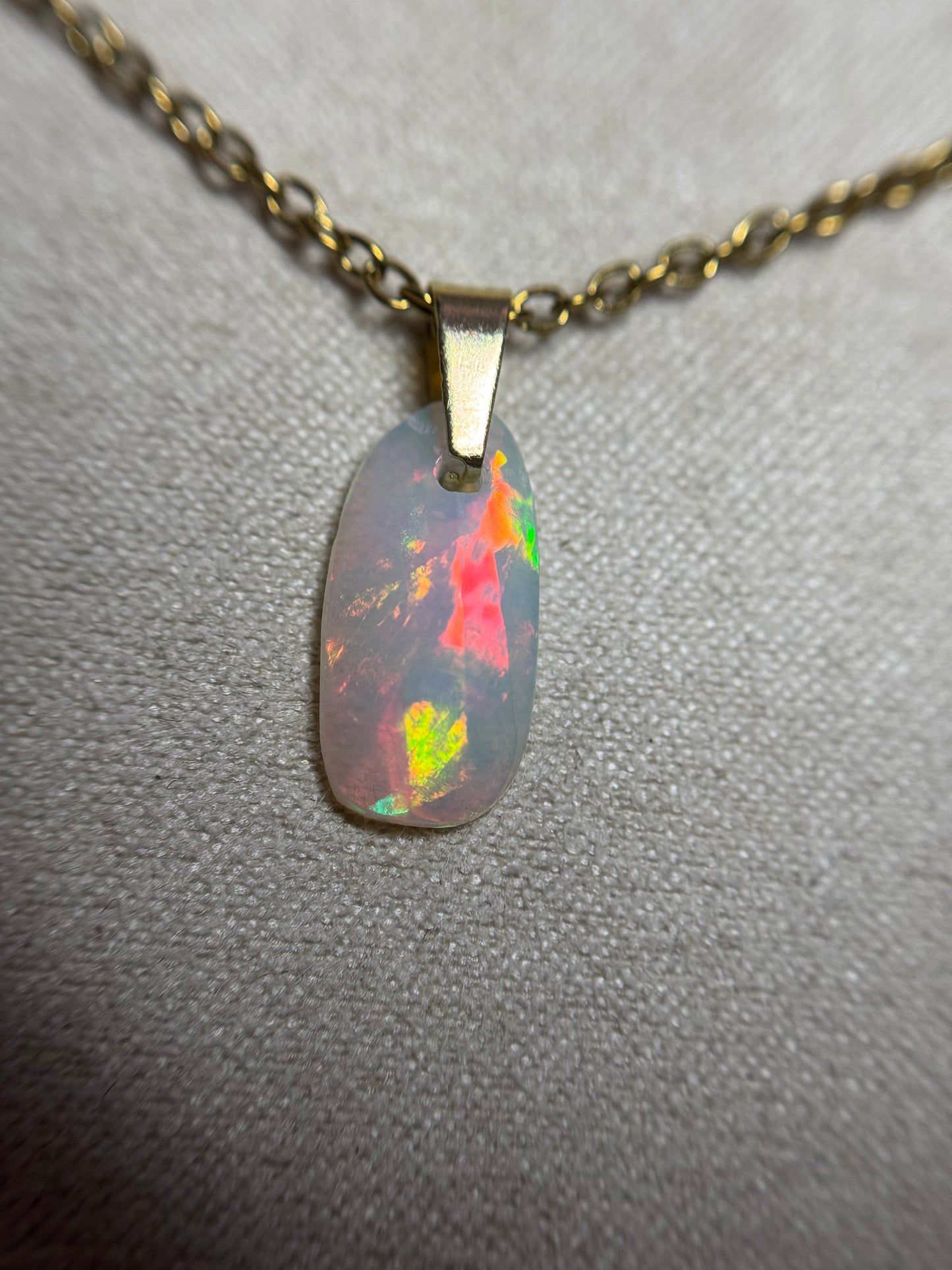 MINI Pendentif en opale d’Éthiopie