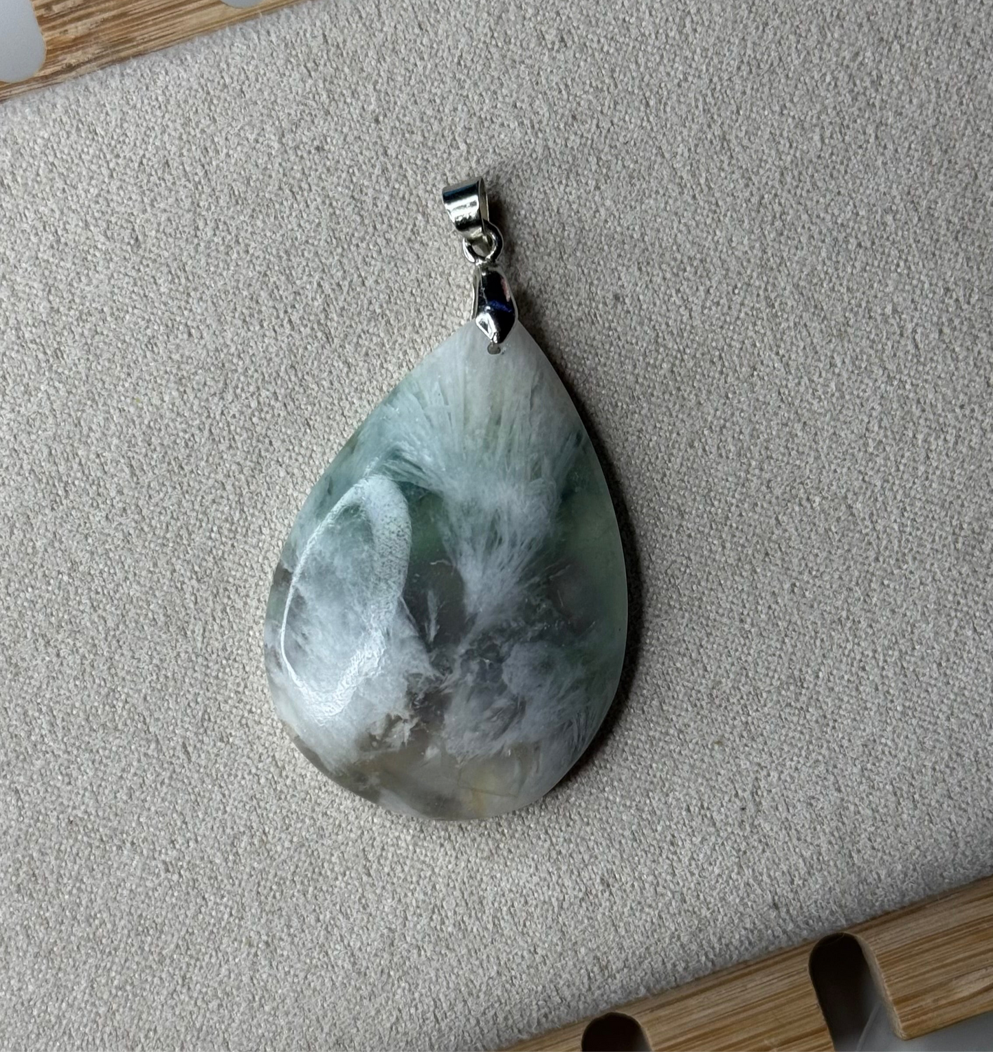 Pendentifs en fluorite plume