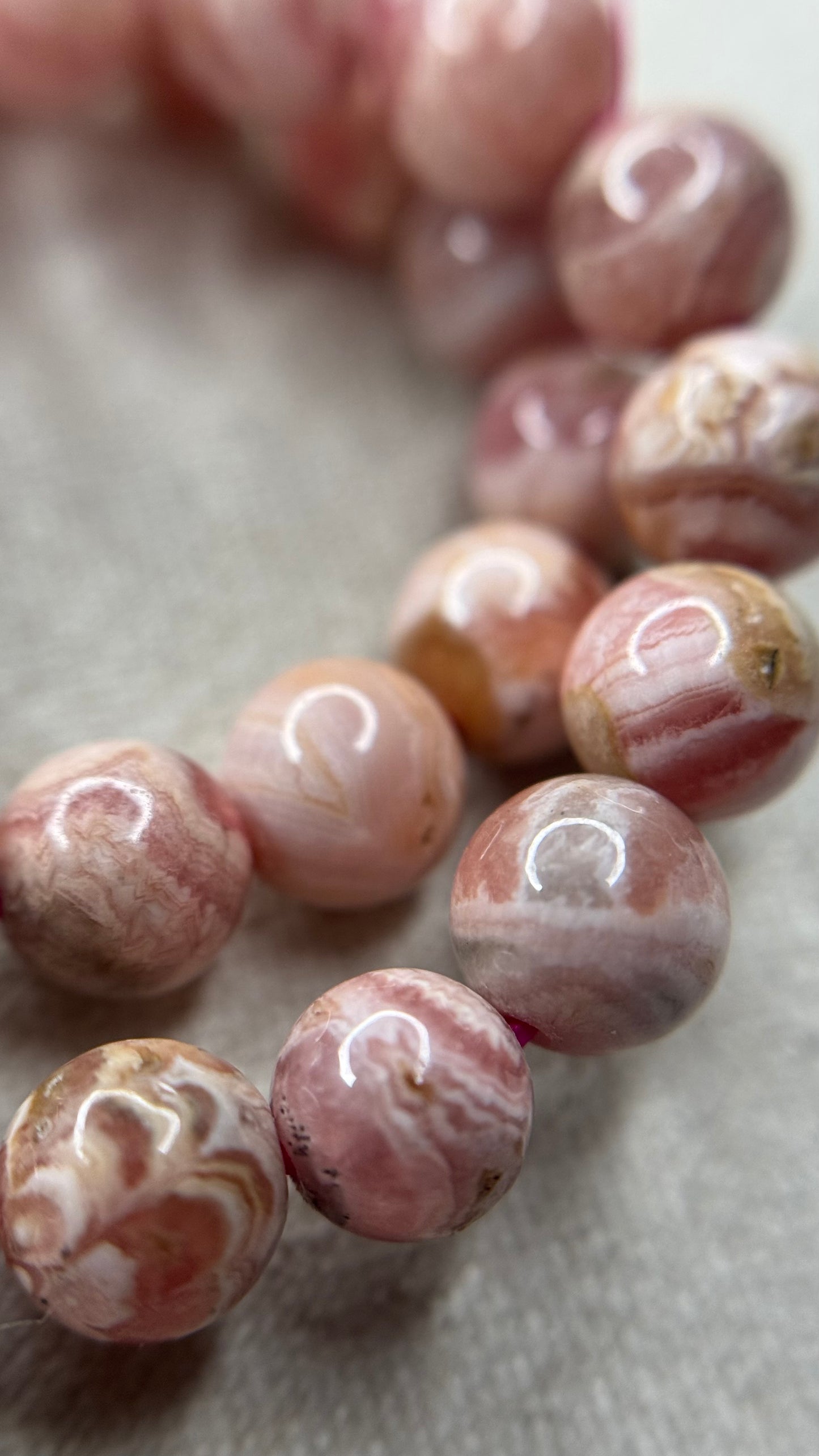 Rhodochrosite bord de roche