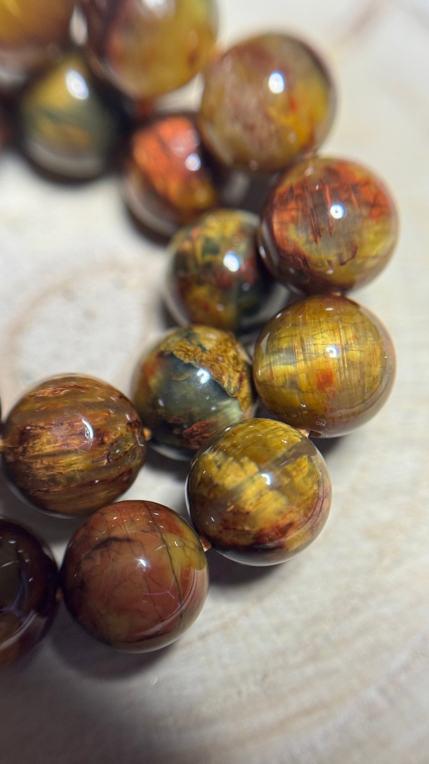 Bracelet en pietersite rouge doré