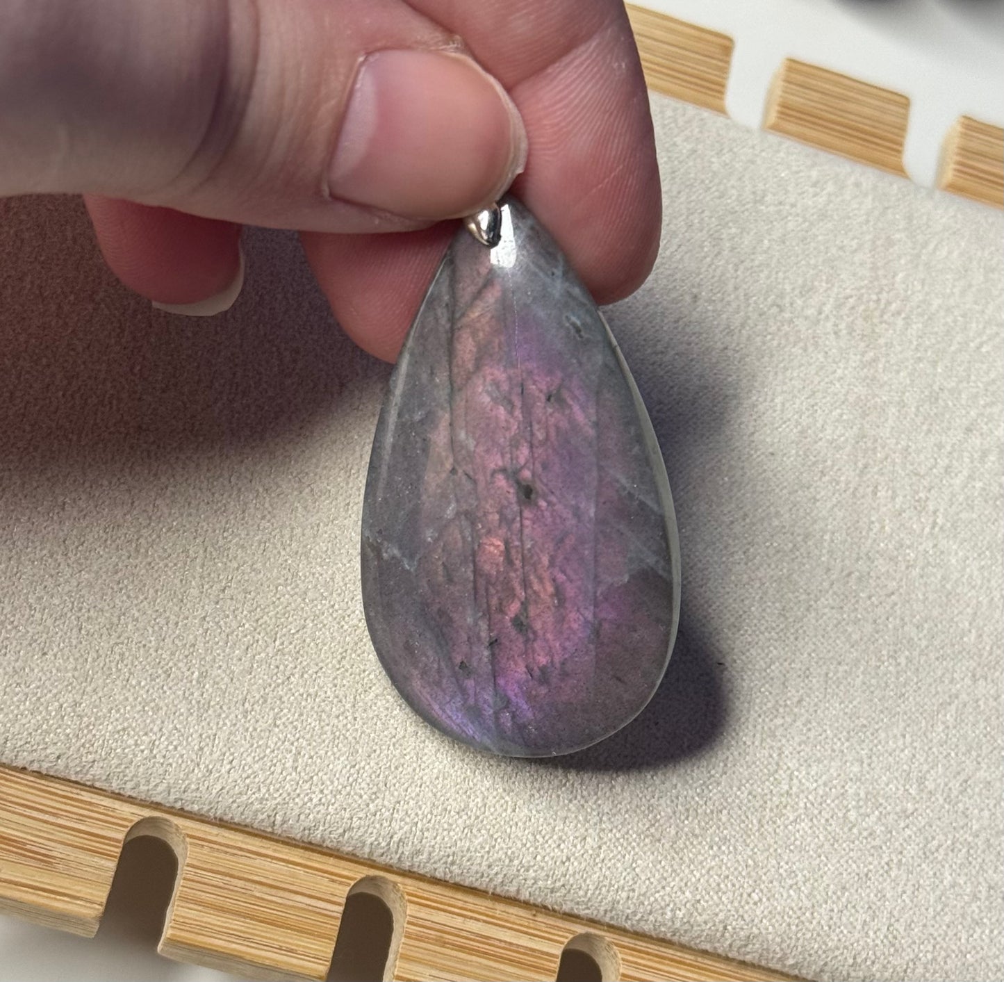 Pendentif en labradorite violette