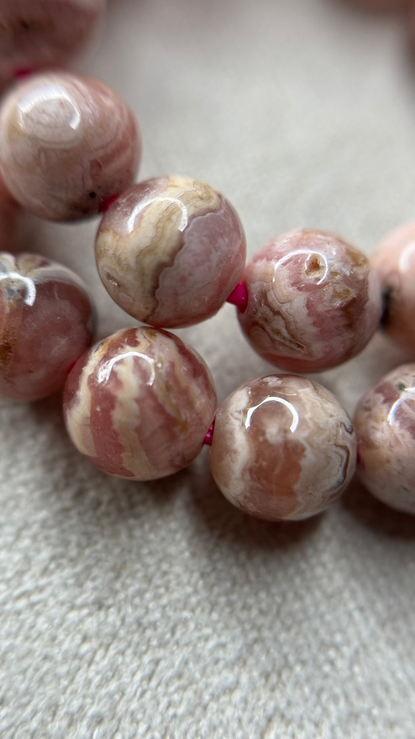 Rhodochrosite bord de roche