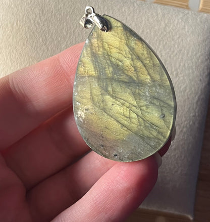 Pendentif en labradorite reflets oranges