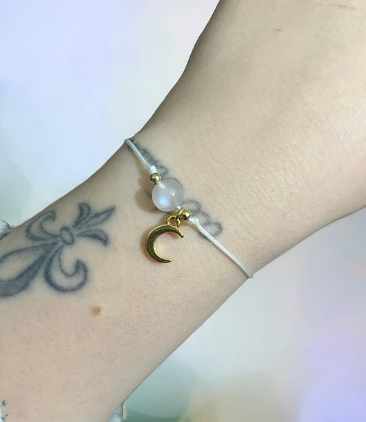 Bracelet réglable pierre de lune et charme lune