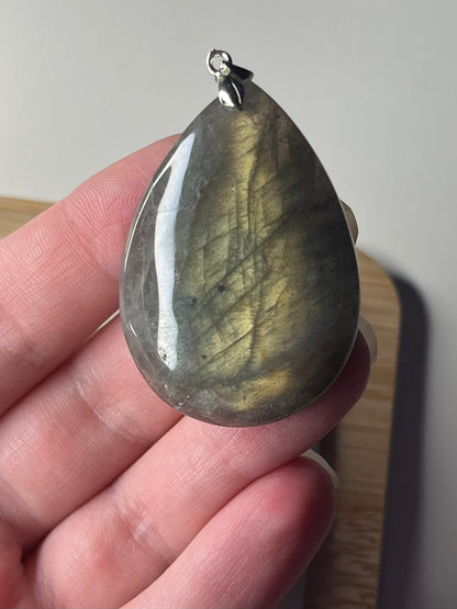 Pendentif en labradorite reflets oranges