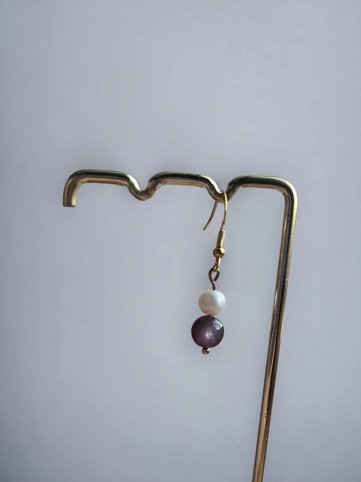 Boucles d’oreille lepidolite et perle d’eau douce